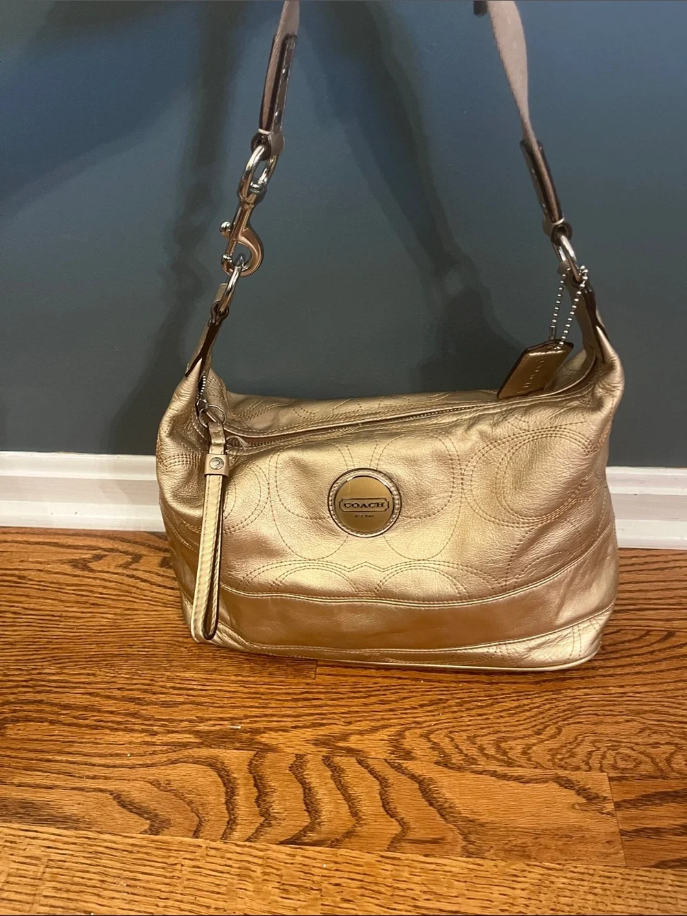 Coach F18882 Signature Stitch Gold Metallic Leather Hobo Shoulder Bag COA
